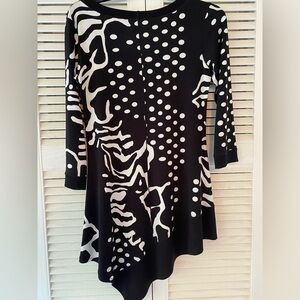 Eva Varro black and white tunic top